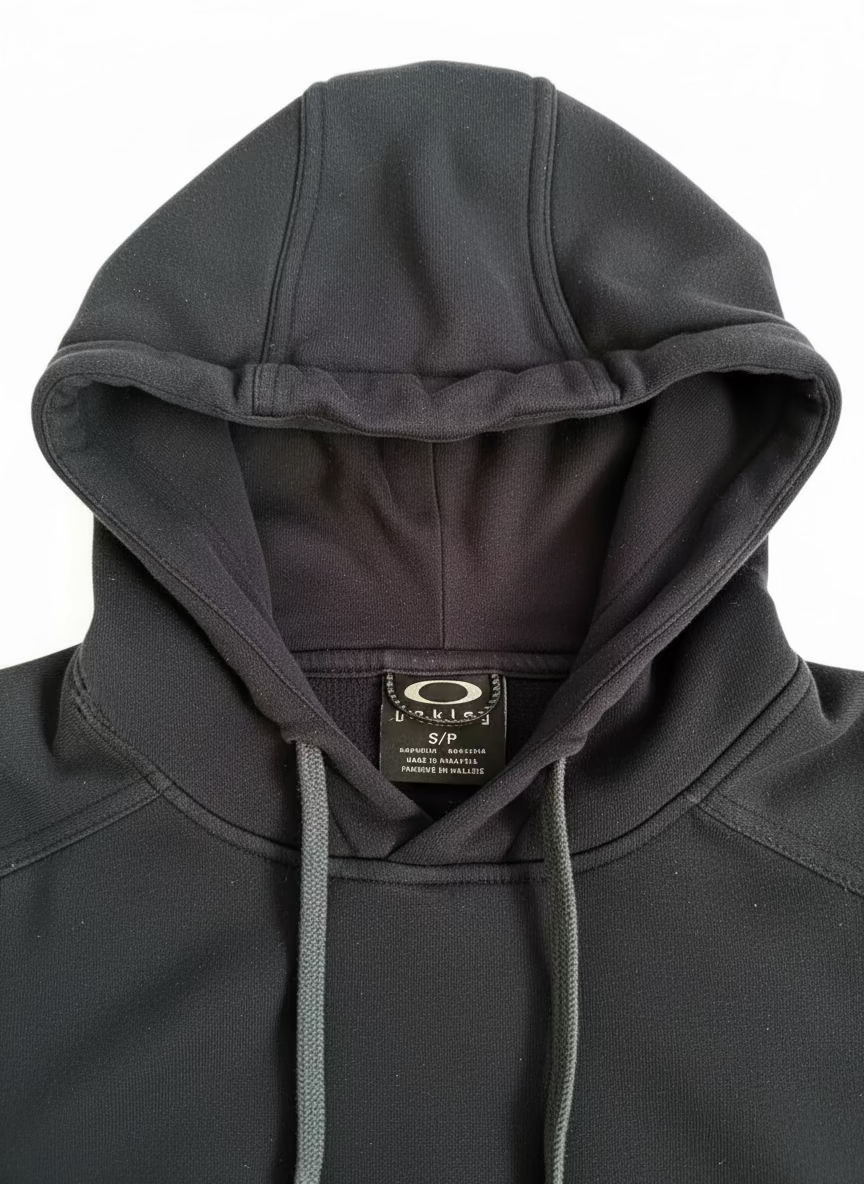 2000’s Oakley hoodie